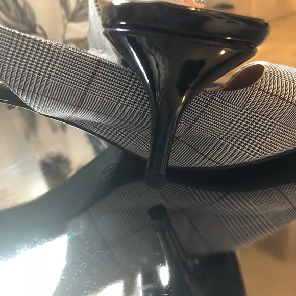 Shoes - Picture 6 of 8